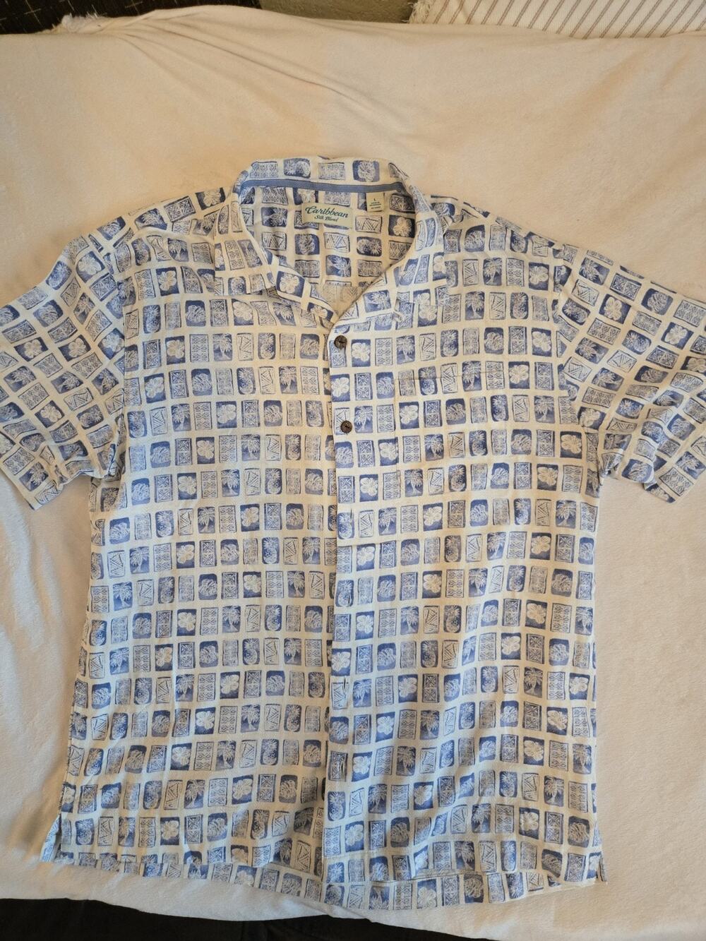 Caribbean Men's L Regular Blue/White Geometric Short Sleeve Silk Button-Up Shirt